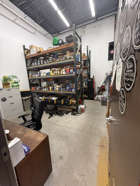 655 Maywood Industrial Garage and Yard