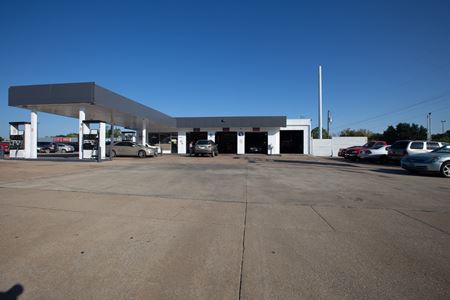 Retail space for Sale at 6705 Meadowbrook Dr in Fort Worth