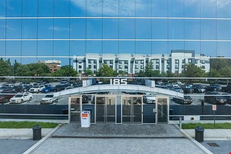 185 Admiral Cochrane Dr