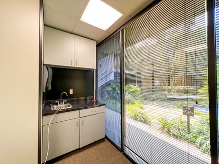 Prime Office Suite in Saint Rose
