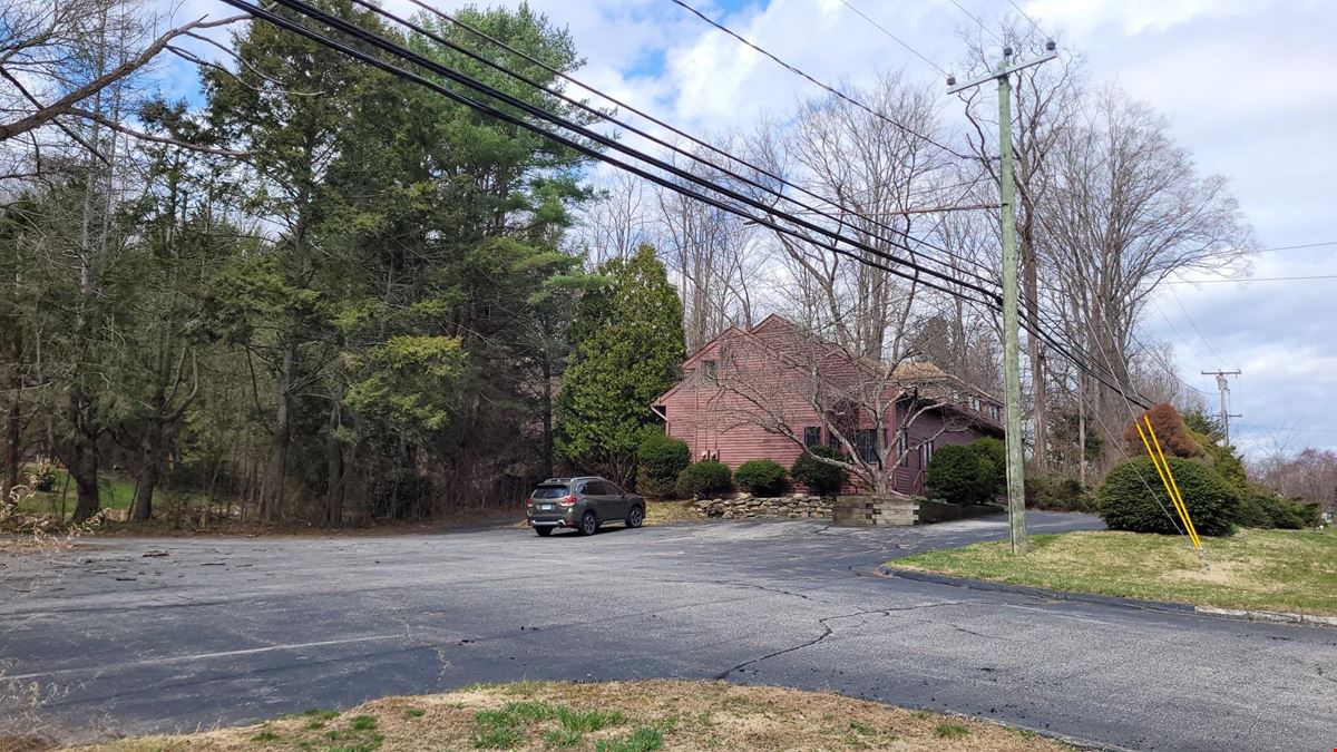 365 Storrs Rd