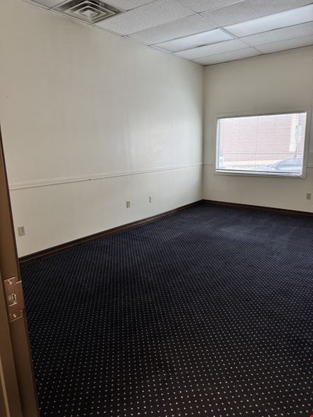 121 W Hickory