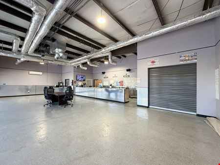 Retail Showroom / Warehouse with I-10 Visibility