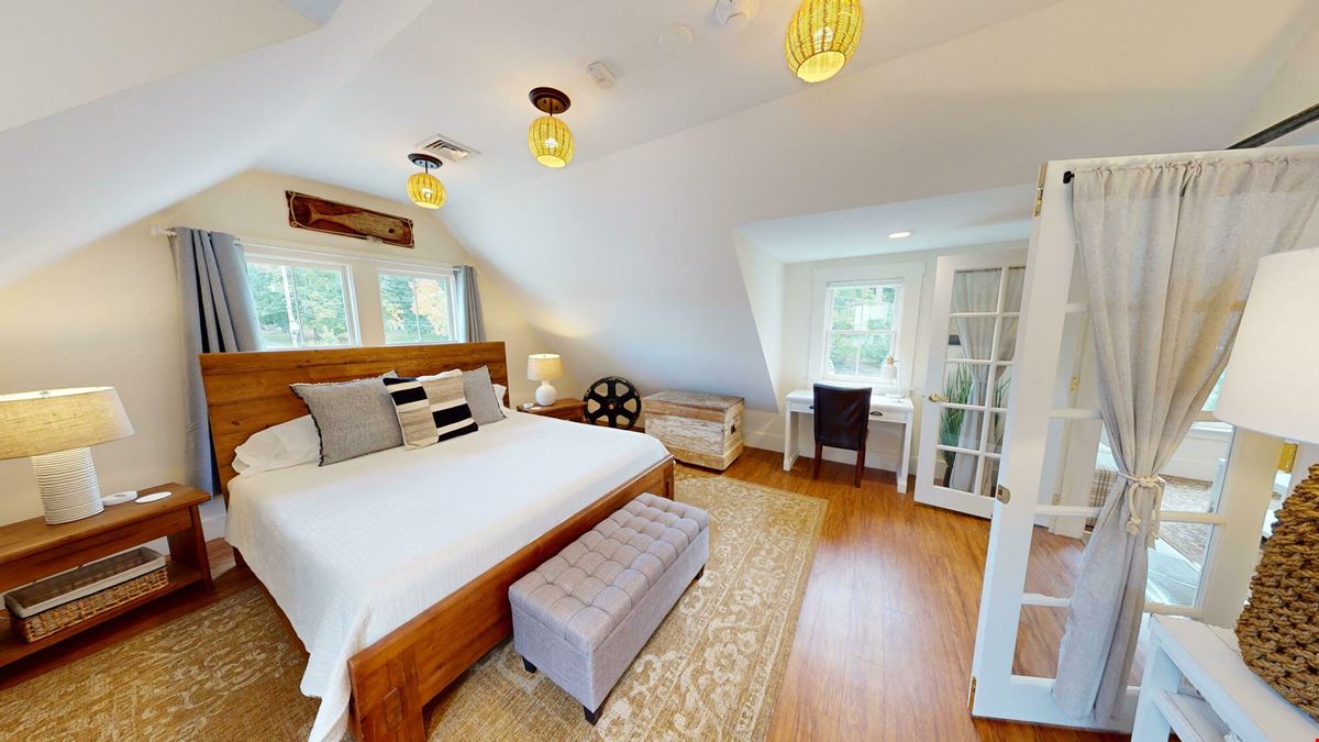 15 Newmarket Road, Durham, NH 15 Newmarket Rd, Durham, NH 03824