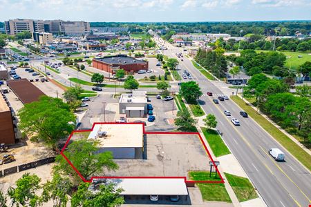 3115 W 13 Mile Rd