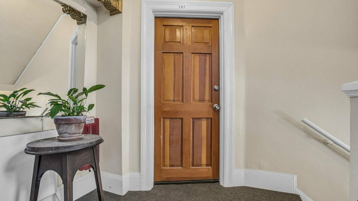 1000 E 33rd St, Oakland, CA 94610
