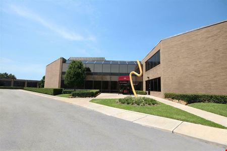 Commercial space at 7111 Harwin in Houston