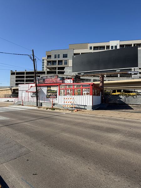 Retail space for Rent at 6857 Greenville Ave in Dallas