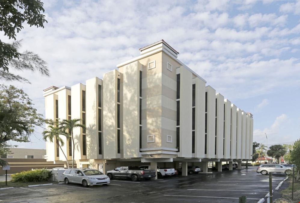 Biscayne 129 Center