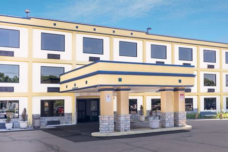 Retail space for Sale at Days Inn - Columbus Airport in Columbus