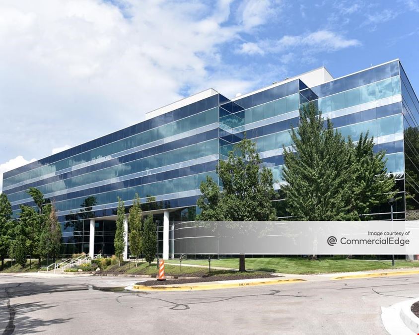 12 Corporate Woods