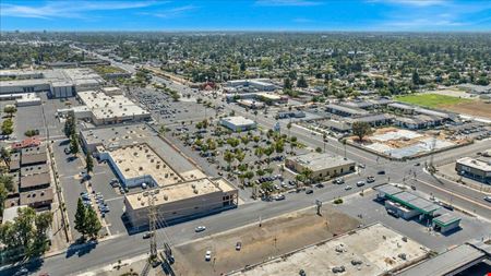 ±2,282 - ±22,557 SF Shopping Center Spaces in Fresno