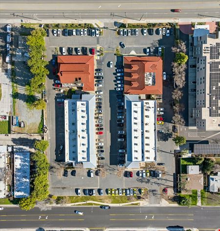 The Barnyard Shopping Center: Prime Retail Shop Space
