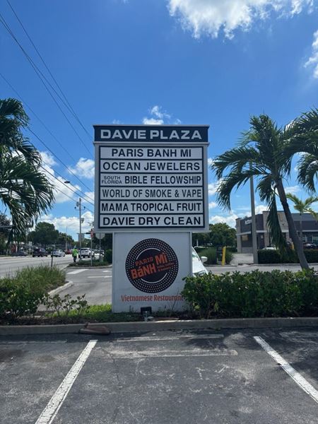 Retail space for Rent at Davie Plaza in Davie
