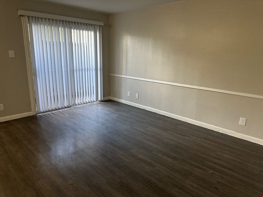 1101 E Main St, League City TX: 16 MULTI-FAMILY UNITS