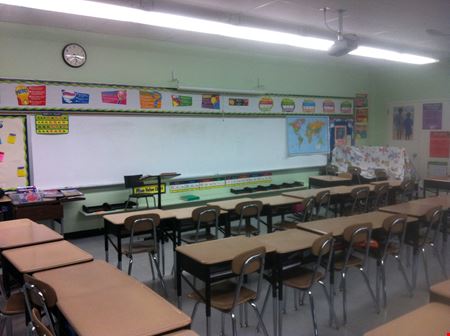 School: 801 N DuPont Highway