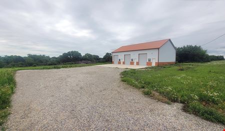 HARD CORNER LOT - 3.1 ACRES WITH 40' x 70' FLEX BUILDING