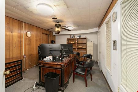 OFFICE FOR SALE ON THE DOWNTOWN SQUARE IN NEVADA MO