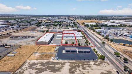 Industrial Manufacturing/Distribution Building w/ Multiple Docks