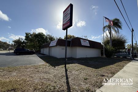 Retail space for Rent at +/- 2580 SF Stand Alone with Enormous Exposure in Bradenton