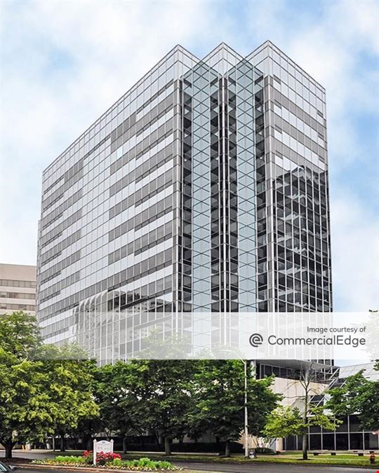 2 Stamford Plaza