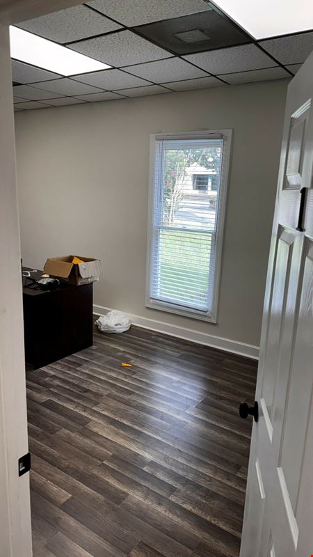 4111 Wall St. - 2,300 +/- SF Office