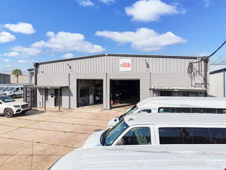±8,047 SF Office / Warehouse in Kenner Industrial Corridor
