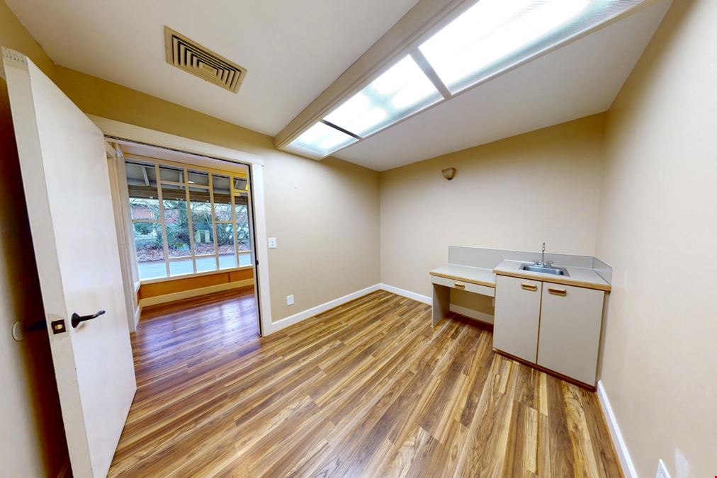 520 Lilly Rd NE #2