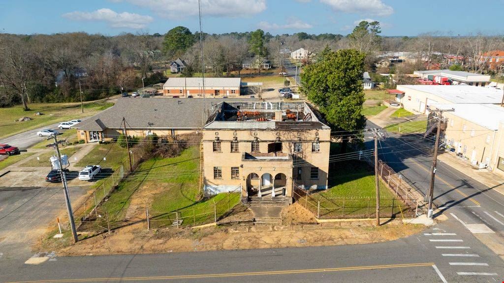 200 W Calhoun