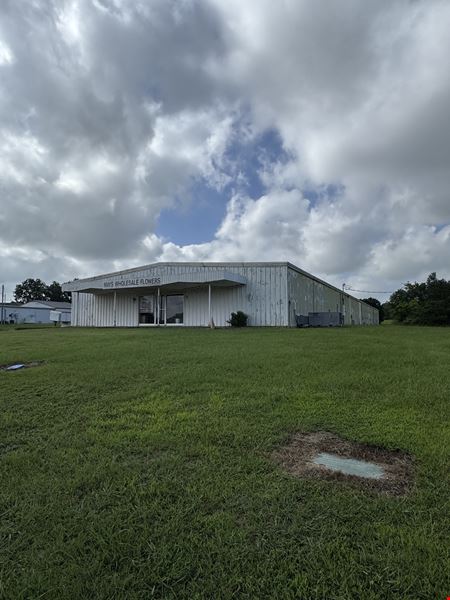 Industrial space for Sale at Industrial Facility w/ Dock Loading Near I-30 in Mount Vernon