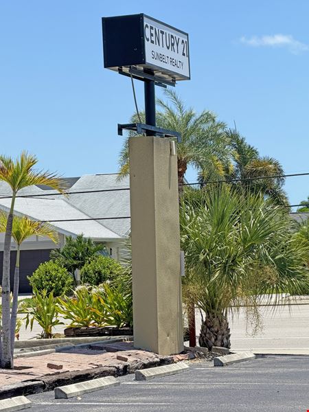 Cape Coral Signalized Corner