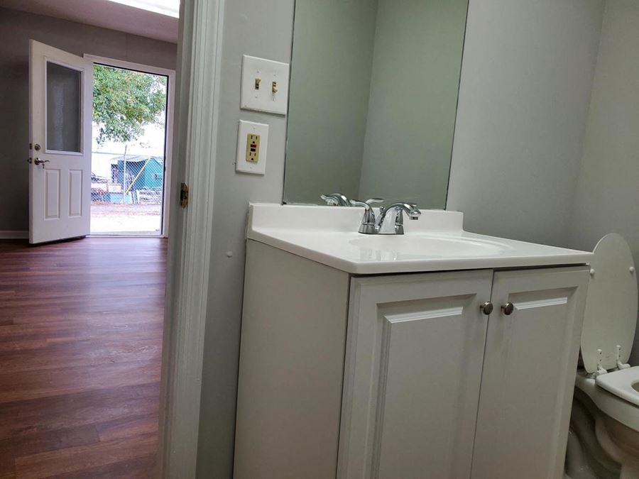 1000 Iris Dr SW