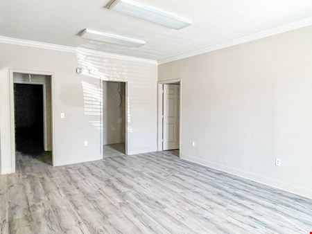 Spacious Office-Warehouse Suites ±0.4 Mile from I-12