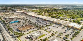 Moore Plaza | Small Retail Space