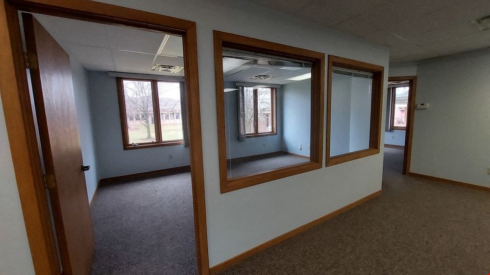 2111 University Park Dr, Okemos, MI 48864