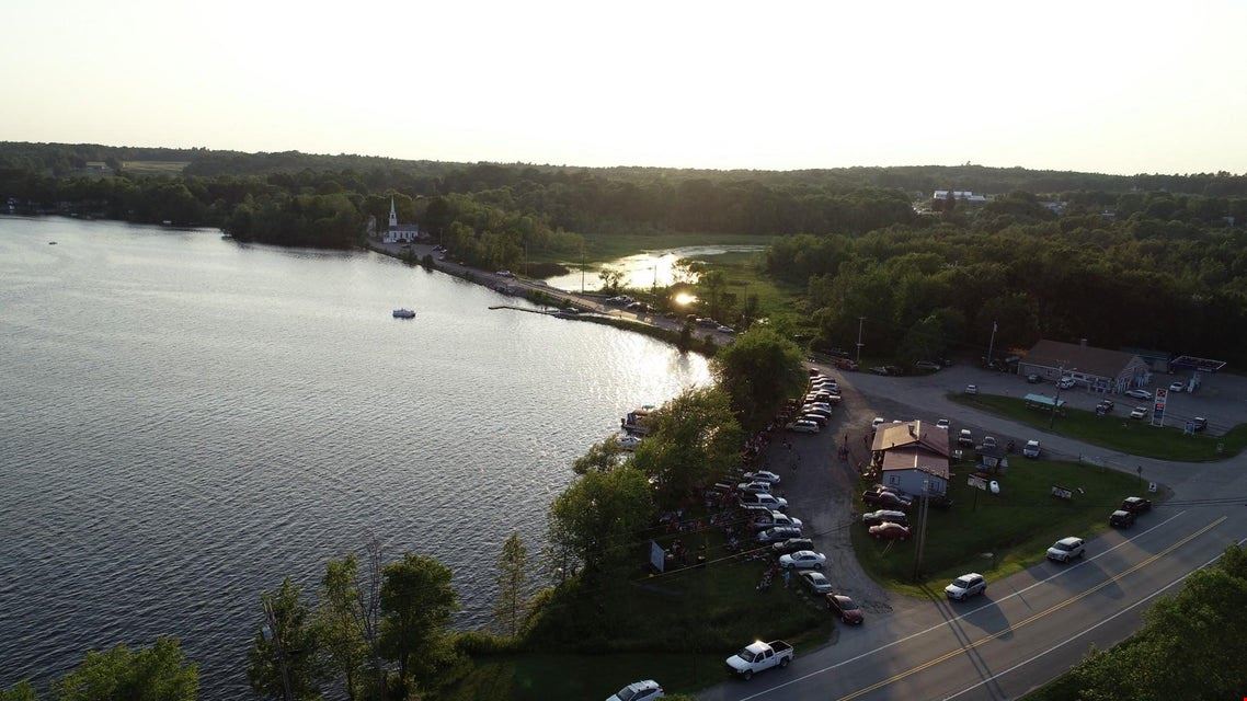 1380 Lakeview Dr