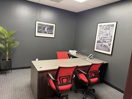 Office w/ Furniture 5140 Avenida Encinas