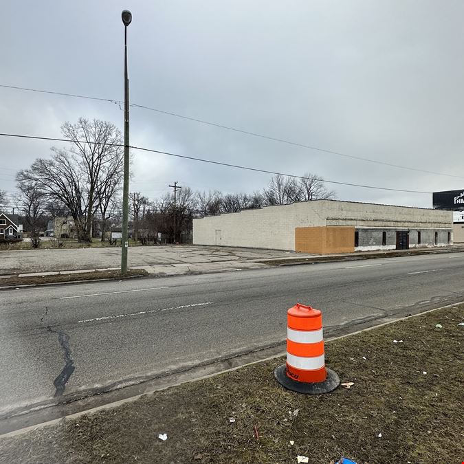 637 E 8 Mile Rd, Hazel Park, MI 48030