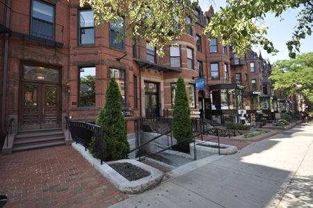 Retail space for Rent at 218 Newbury St in Boston
