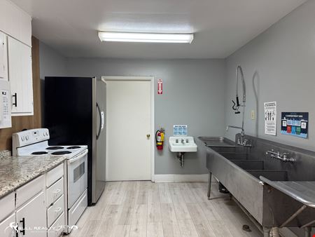±4,655 SF Occupied Commercial Building