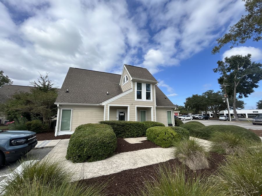 1041 Johnnie Dodds Blvd