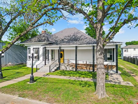 Charming Commercial Space in High-Traffic Location – Ideal for Café, Retail, Boutique, or Showroom Use