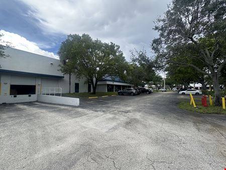 Warehouse with Office in Turnpike Industrial Park