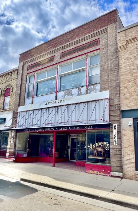 Retail space for Sale at 141 W James St in Columbus