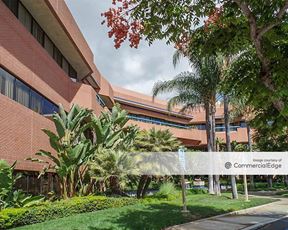 Rolling Hills Plaza - 2601 Airport Drive
