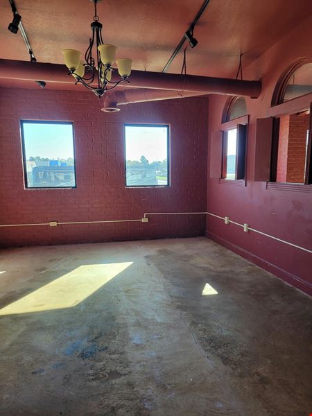 3,628 SF Restaurant Building For Lease
