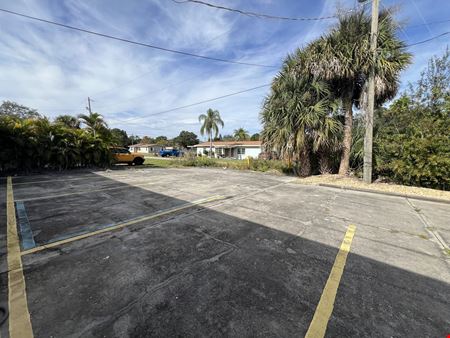 Freestanding Retail / Showroom Opportunity on US-192