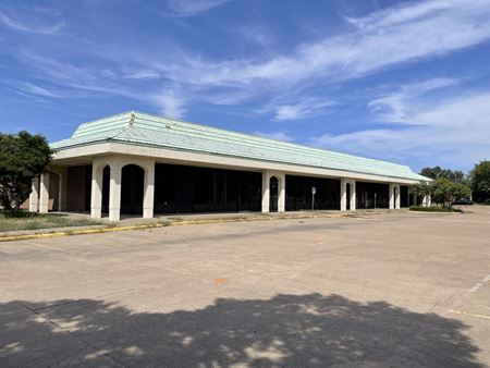 Retail space for Sale at 14601 Inwood Rd in Dallas