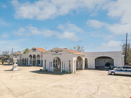 Highly Visible Mixed-Use Opportunity along W Airline Hwy