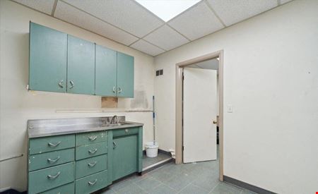 Former Veterinary Clinic on Larch and Saginaw Lansing